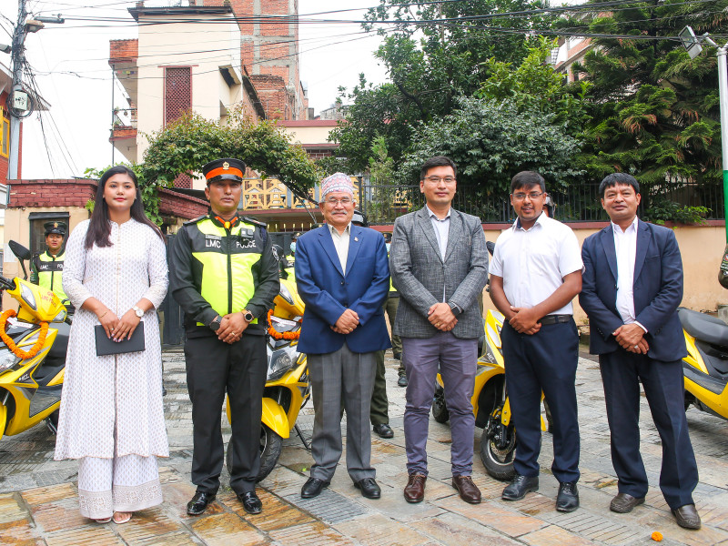 ललितपुर महानगरपालिकालाई ५ थान राफ्ट इलेक्ट्रिक स्कुटर हस्तान्तरण